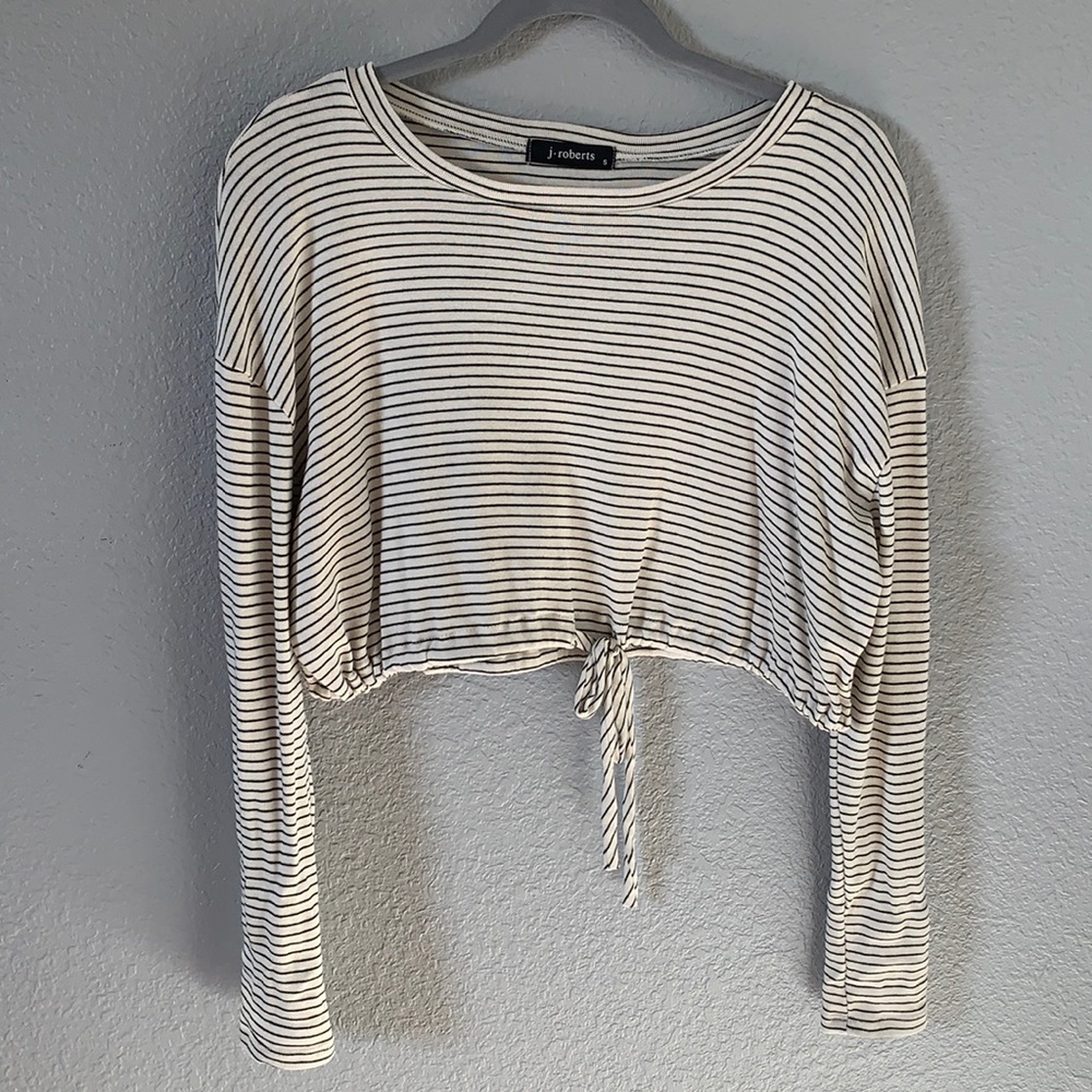 J.Roberts Long Sleeve Crop Top